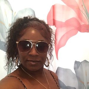 Meet your Posher, Easha